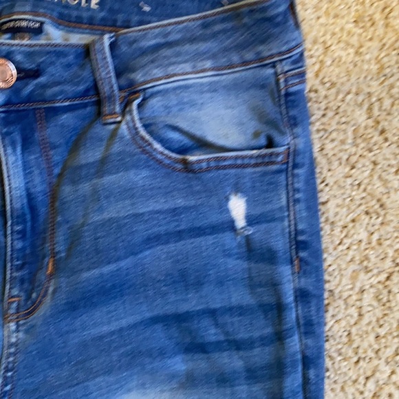 AMERICAN EAGLE WOMEN’S ripped/distressed HI-RISE JEGGING/jeans. Size 10R. - Picture 4 of 14